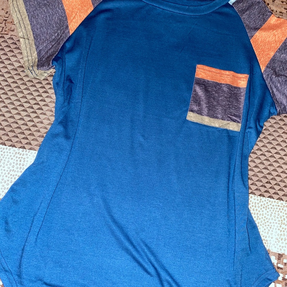 Size medium basic tee, new without tags